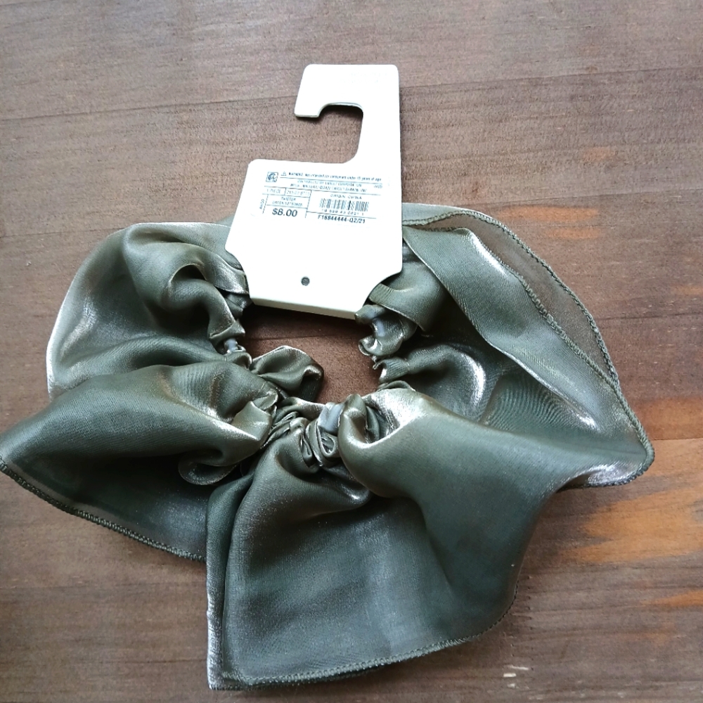 Oversized Ponytail Hair Tie